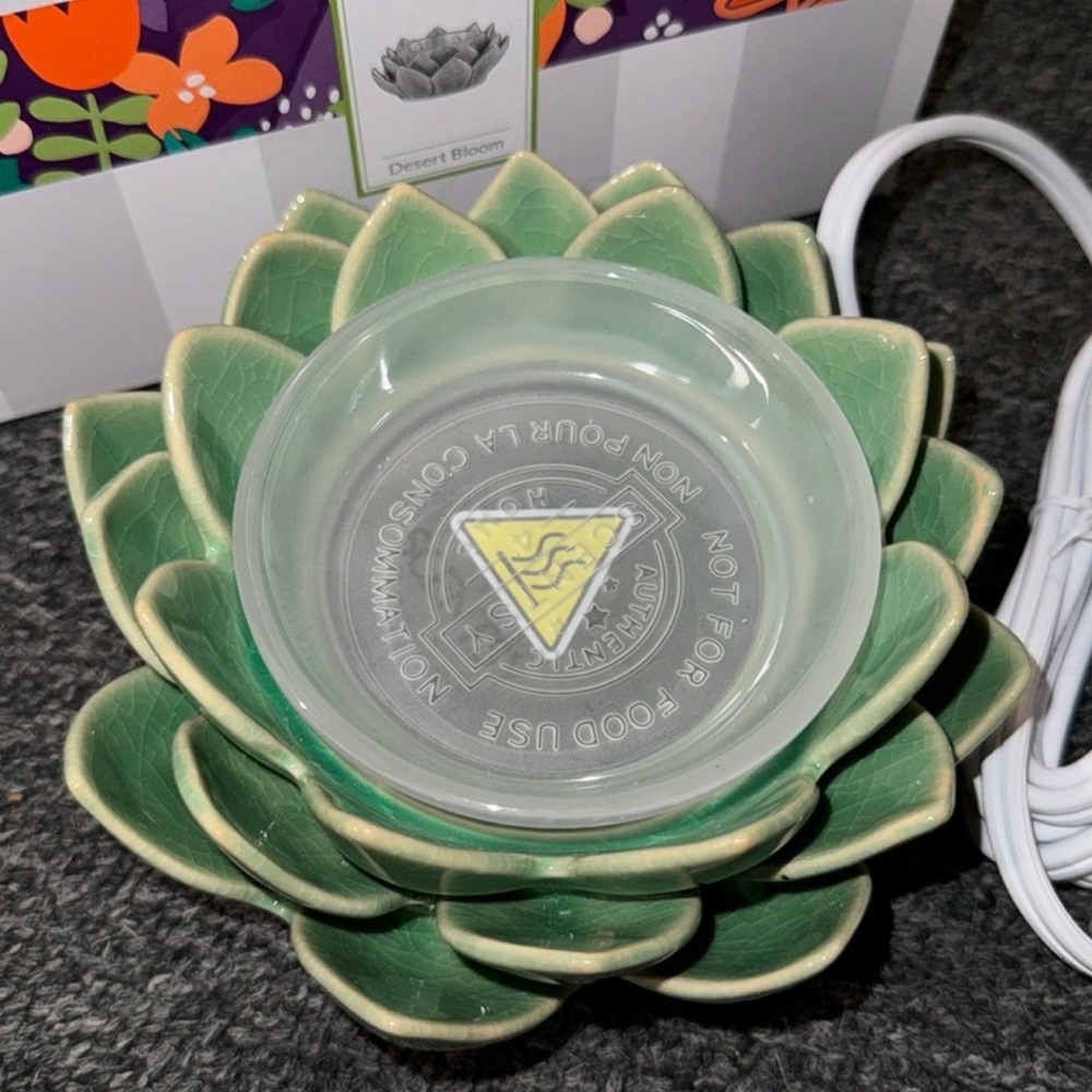 Scentsy Desert Bloom Wax Warmer. No flaws